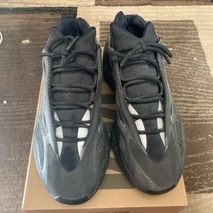 YEEZY 700 Sz 11.5